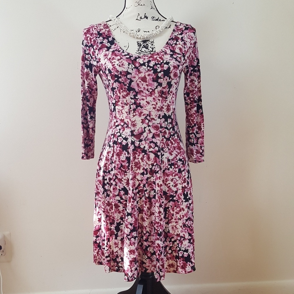 SOPHIA + ZEKE longsleeve flower fitted dress